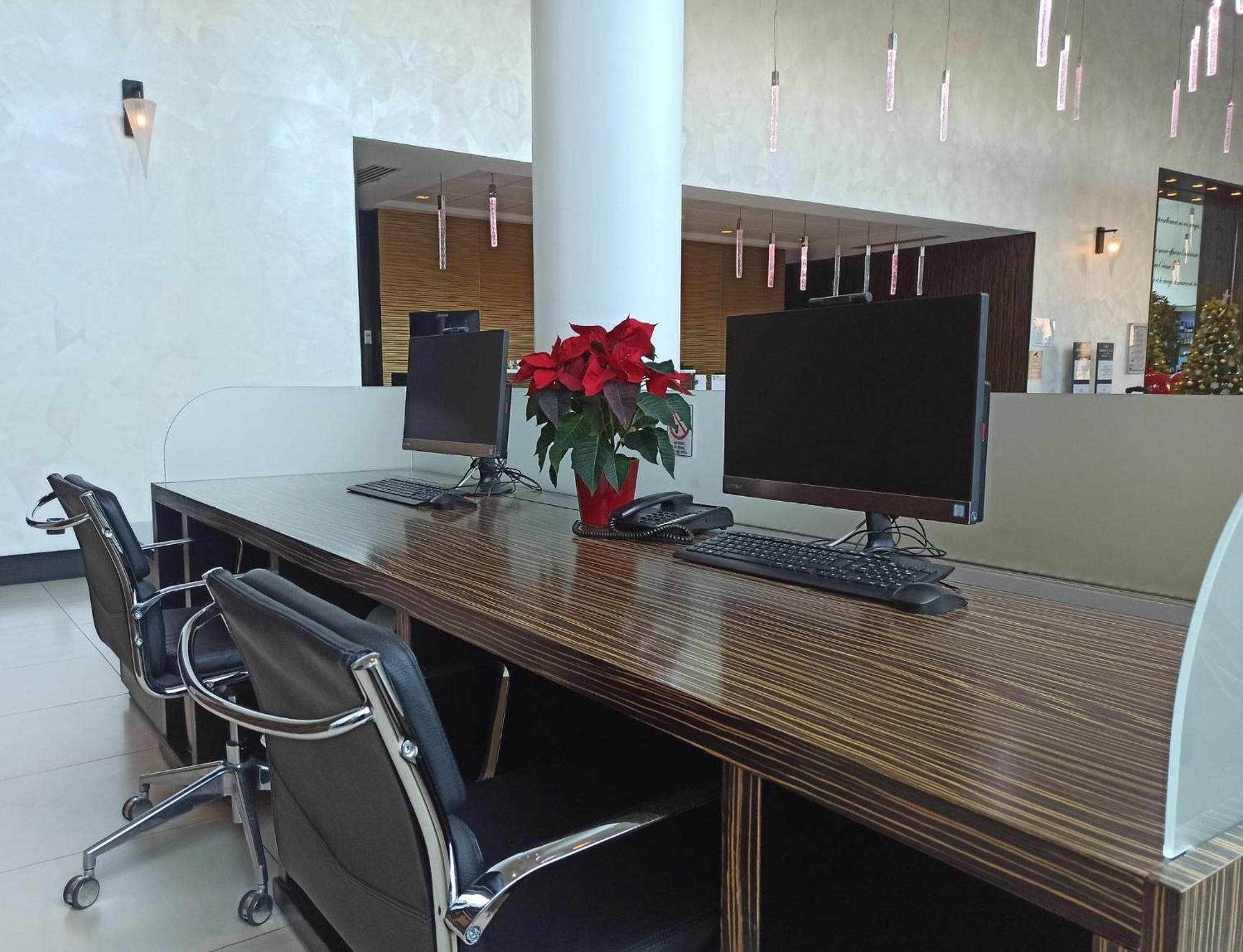 คราวน์ พลาซา มงเปลิเย โกรุม Hotel มงต์เปอลิเยร์ ภายนอก รูปภาพ