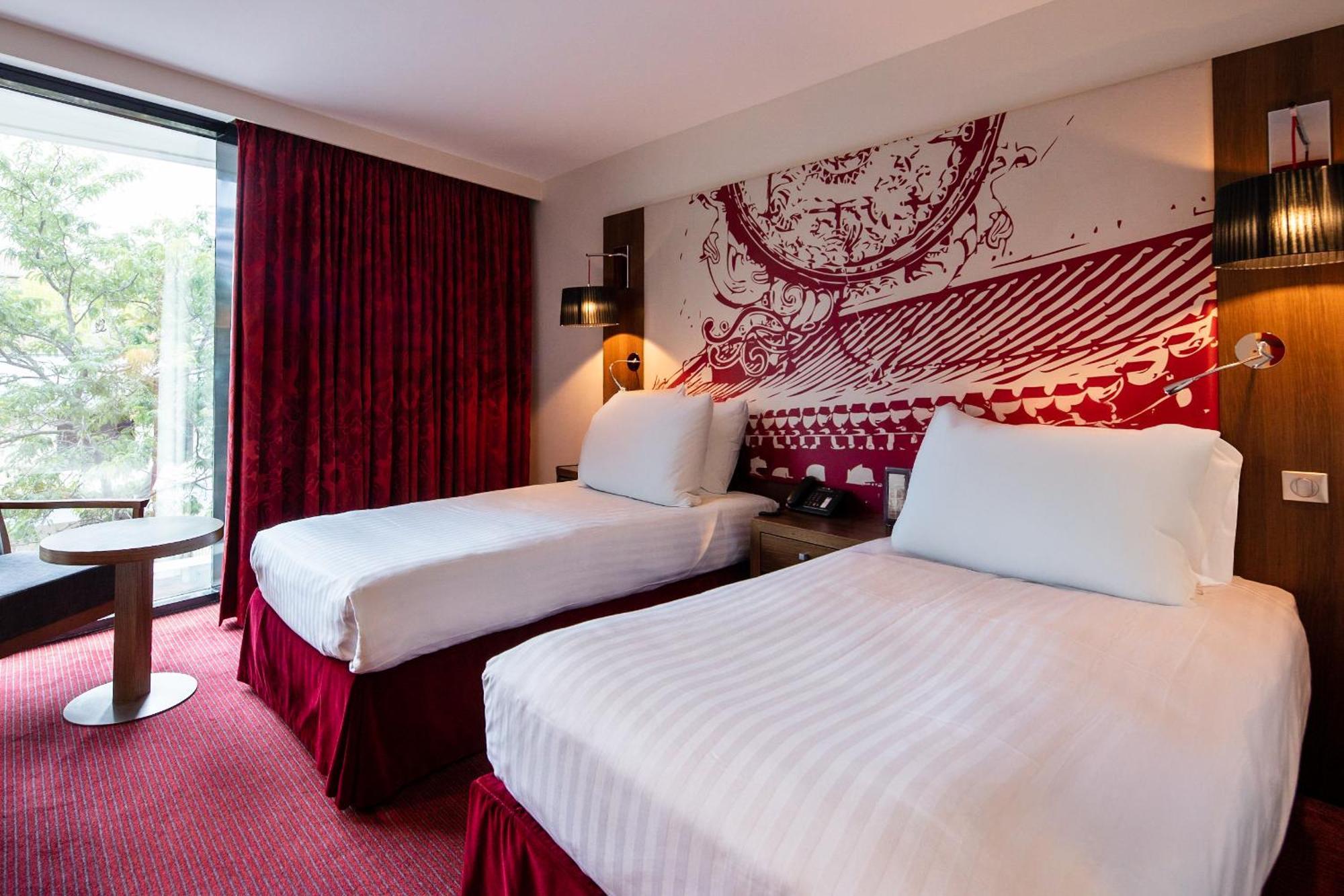 คราวน์ พลาซา มงเปลิเย โกรุม Hotel มงต์เปอลิเยร์ ภายนอก รูปภาพ